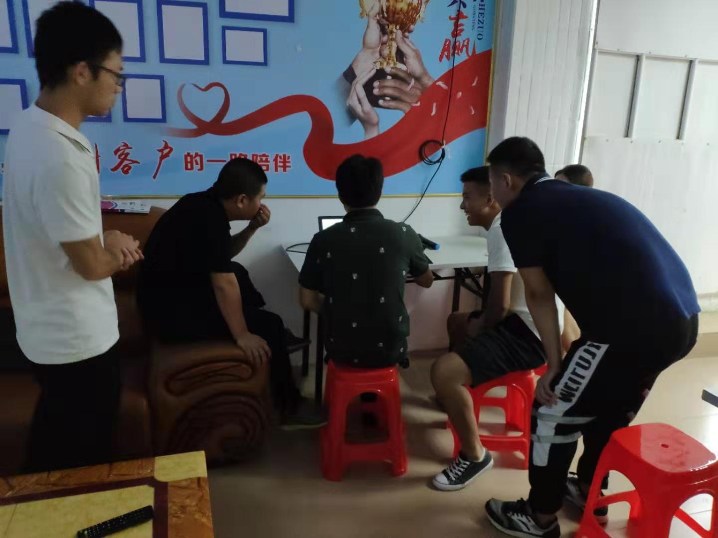 拜訪優(yōu)秀企業(yè)，學(xué)習(xí)官網(wǎng)設(shè)計(jì)